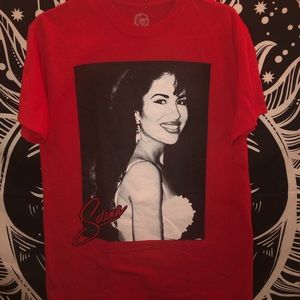 Selena red shirt FOREVER 21